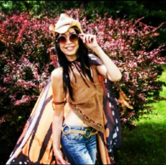 Meet your Posher, Ines - Picture 1 of 1